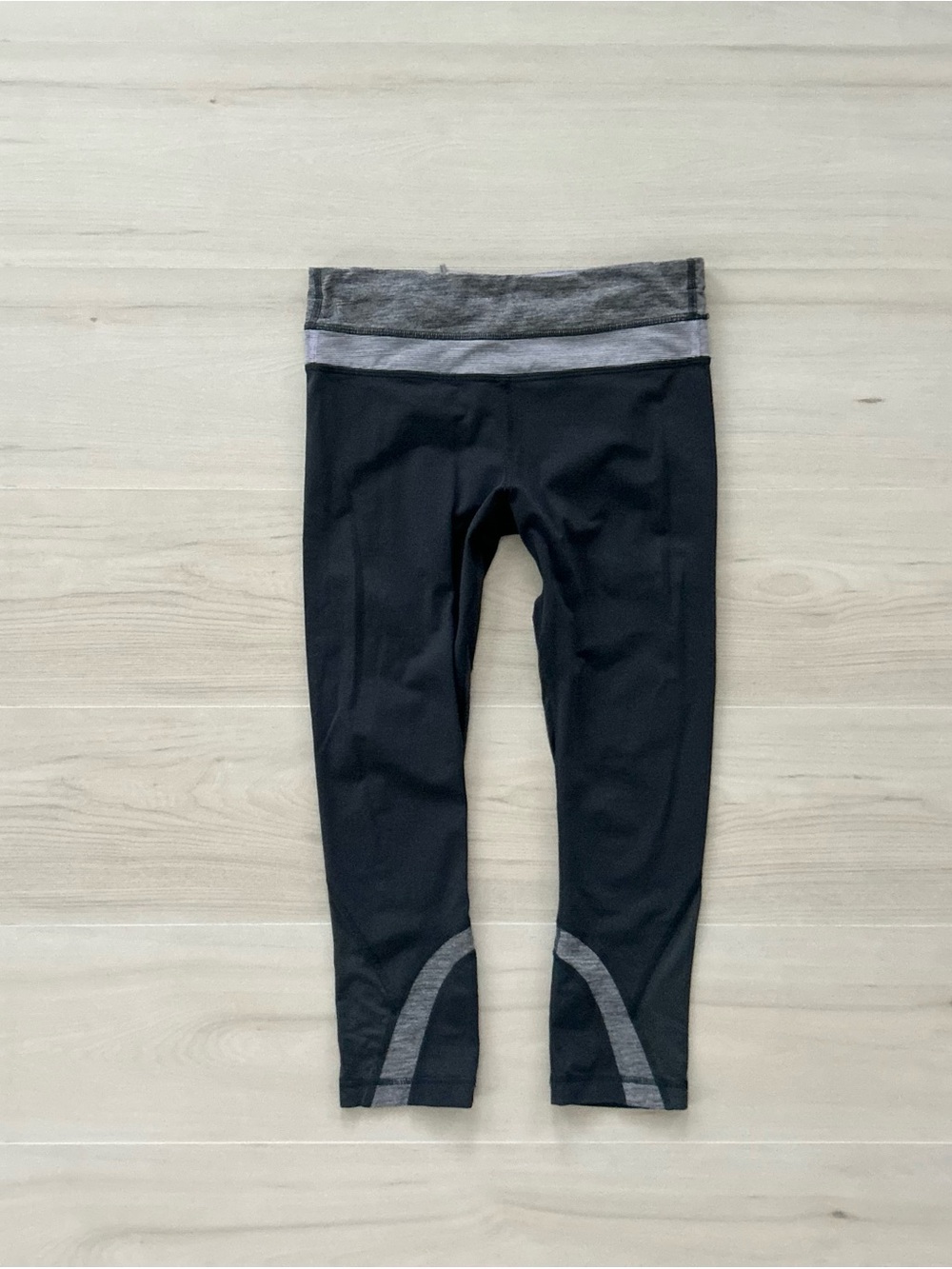 y2k lululemon purple and gray capris leggings